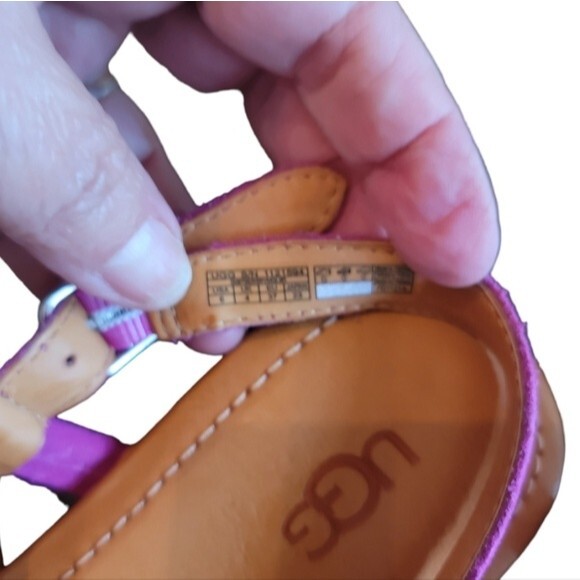 UGG women's Mytis  flat Sandal Size 6 Magenta pink strappy open toe - Picture 5 of 6